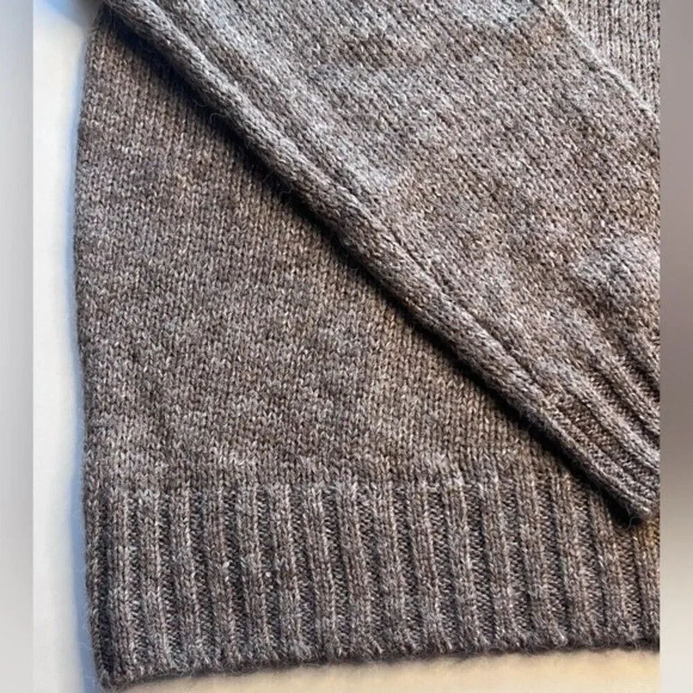 Women’s Old Navy sweater round neck casual romantic chic marron M.